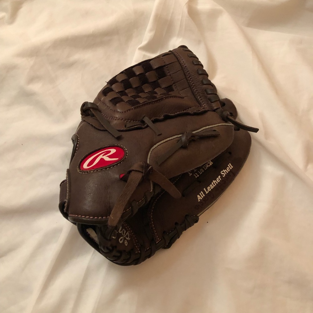 Softball glove